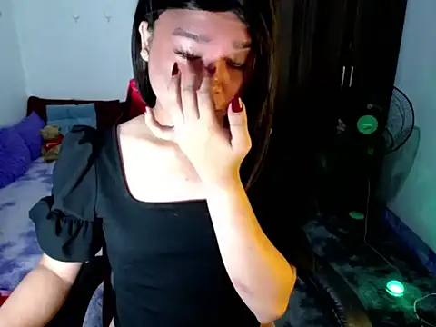 Urassiansweetcummer online show from 16, 5, 2026
