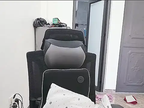 Shulee21 online show from 3, 10, 2025