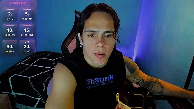 Snapshot of Maximiliano_scoott__ chatting on 7, 10, 2025 Maximiliano scoott online show from 7, 10, 2025