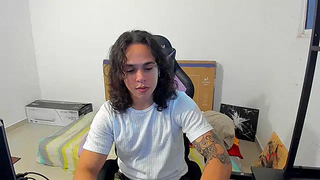 Snapshot of Maximiliano_scoott__ chatting on 26, 10, 2025 Maximiliano scoott online show from 26, 10, 2025