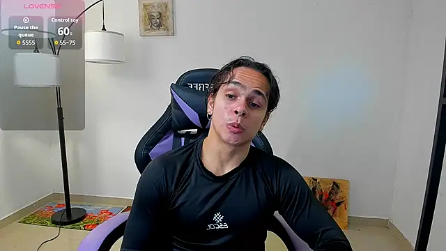 Snapshot of Maximiliano_scoott__ chatting on 29, 10, 2025 Maximiliano scoott online show from 29, 10, 2025