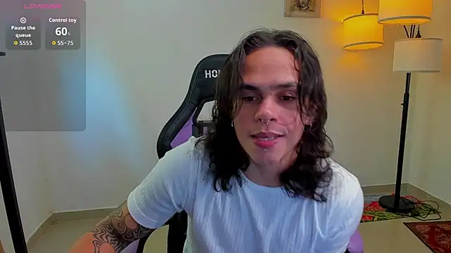 Snapshot of Maximiliano_scoott__ chatting on 2, 11, 2025 Maximiliano scoott online show from 2, 11, 2025