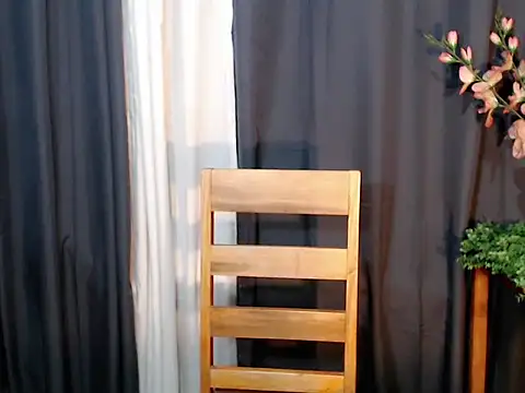 Snapshot of queen_staceyy chatting on 28, 11, 2025 queen staceyy online show from 28, 11, 2025