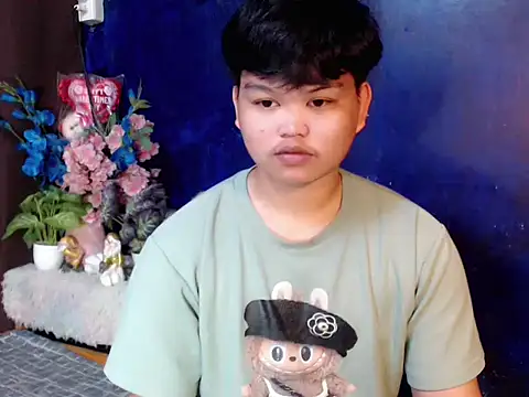 Reynelcock online show from 8, 4, 2026