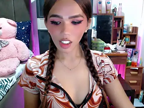 urswtasian chesca online show from 10, 11, 2025