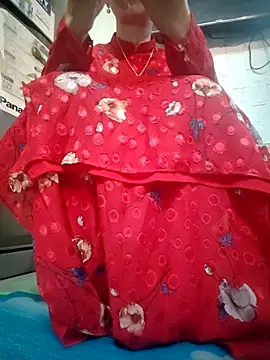 Snapshot of Du-Uyen chatting on 18, 11, 2025 Du-Uyen online show from 18, 11, 2025