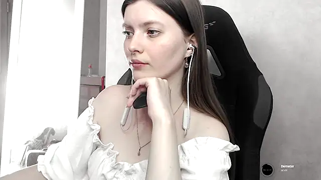 cute elfy  online show from 12, 9, 2025