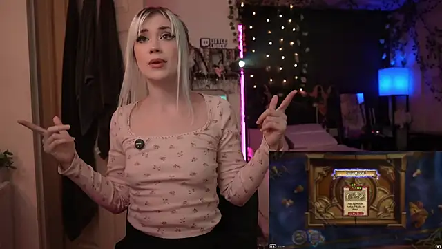 Snapshot of littlelune chatting on 15, 10, 2025 littlelune online show from 15, 10, 2025