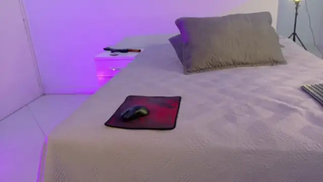 BeccaReedd online show from 10, 10, 2025