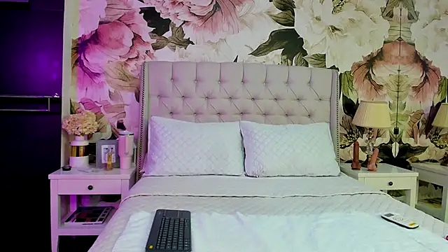 MaddyMay  online show from 4, 10, 2025