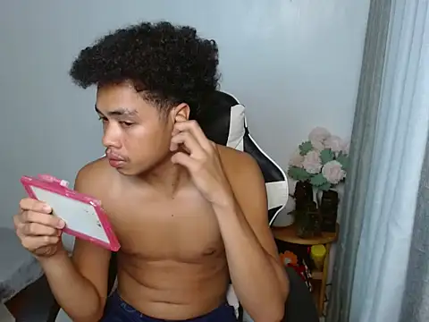 curlyasian njxx online show from 6, 4, 2026