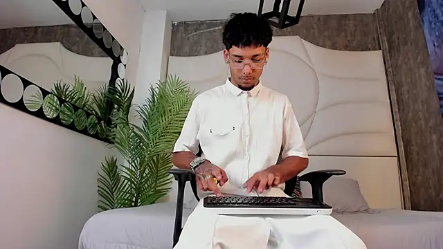 Thiagoferreti online show from 17, 10, 2025