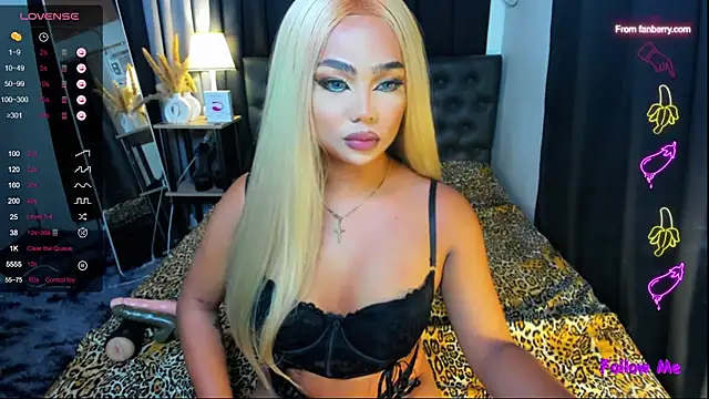 Snapshot of ScarletgraysonX chatting on 11, 9, 2025 ScarletgraysonX online show from 11, 9, 2025