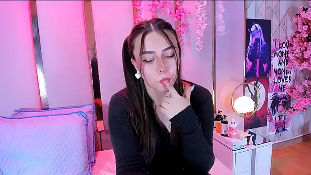 HannaCollins  online show from 8, 3, 2026