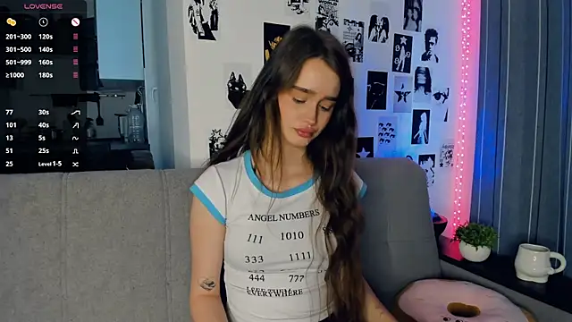 lovelyalivia online show from 1, 11, 2025