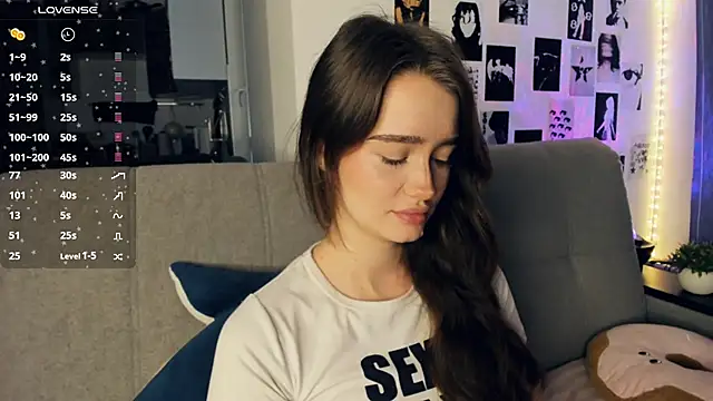 lovelyalivia online show from 17, 12, 2025