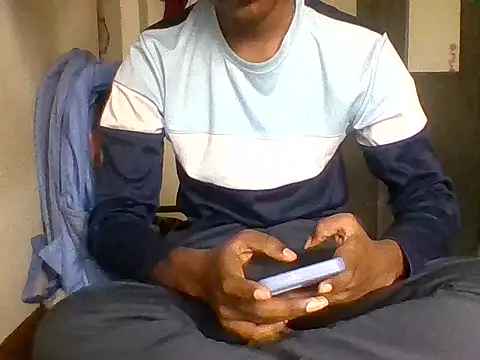 Snapshot of princemaheshboblover chatting on 25, 10, 2025 princemaheshboblover online show from 25, 10, 2025