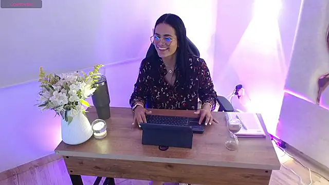 Rosalind tay online show from 24, 10, 2025