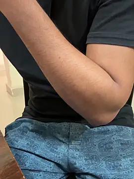 Snapshot of Saifq chatting on 5, 11, 2025 Saifq online show from 5, 11, 2025