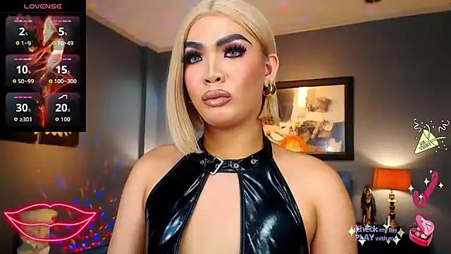 Snapshot of FridaHumphrey chatting on 10, 9, 2025 FridaHumphrey online show from 10, 9, 2025