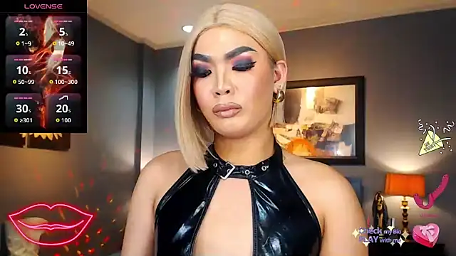 Snapshot of FridaHumphrey chatting on 11, 9, 2025 FridaHumphrey online show from 11, 9, 2025