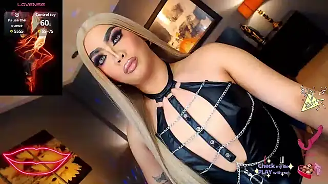 Snapshot of FridaHumphrey chatting on 21, 10, 2025 FridaHumphrey online show from 21, 10, 2025