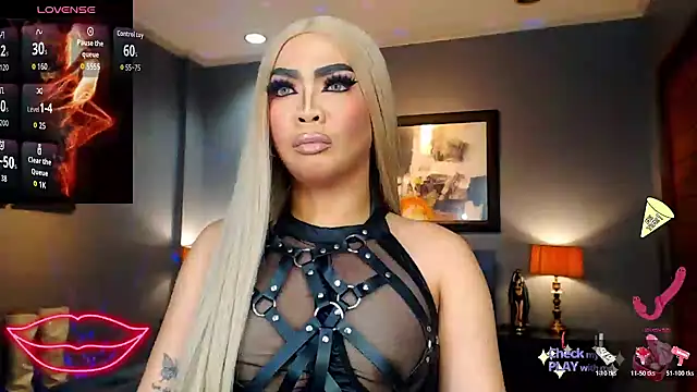 Snapshot of FridaHumphrey chatting on 29, 10, 2025 FridaHumphrey online show from 29, 10, 2025