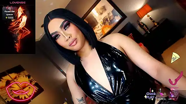 Snapshot of FridaHumphrey chatting on 3, 12, 2025 FridaHumphrey online show from 3, 12, 2025