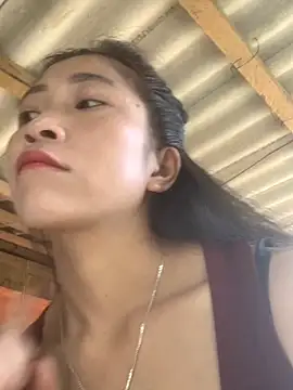 Snapshot of ThiHa003 chatting on 28, 9, 2025 ThiHa003 online show from 28, 9, 2025
