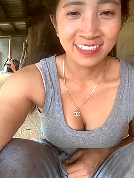 Snapshot of ThiHa003 chatting on 18, 10, 2025 ThiHa003 online show from 18, 10, 2025