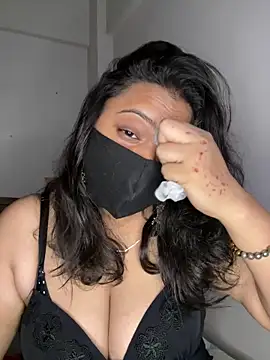 Snapshot of Momita-1 chatting on 4, 11, 2025 Momita-1 online show from 4, 11, 2025