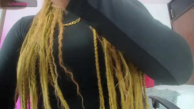Snapshot of BarbaraGil1 chatting on 18, 9, 2025 BarbaraGil1 online show from 18, 9, 2025