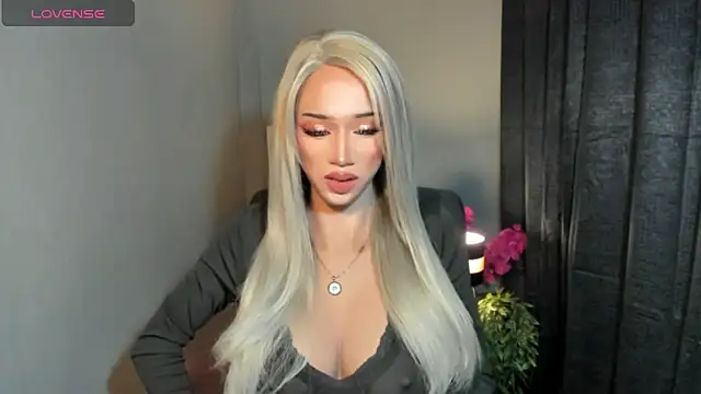 AiraCumSlut online show from 5, 4, 2026