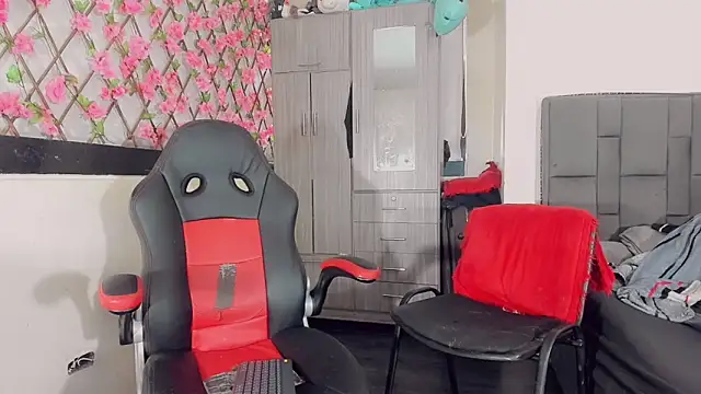 Snapshot of thiara_veky chatting on 14, 12, 2025 thiara veky online show from 14, 12, 2025