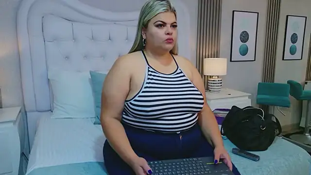 Snapshot of KiimBrooks chatting on 9, 2, 2026 KiimBrooks online show from 9, 2, 2026