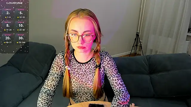 Snapshot of MewStella chatting on 5, 10, 2025 MewStella online show from 5, 10, 2025