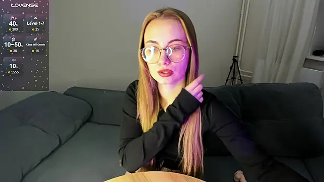 Snapshot of MewStella chatting on 14, 10, 2025 MewStella online show from 14, 10, 2025