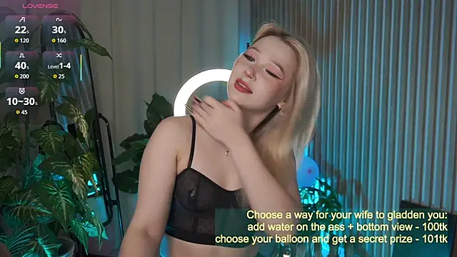 Snapshot of LauraWifeness chatting on 27, 9, 2025 LauraWifeness online show from 27, 9, 2025