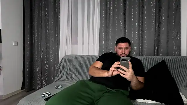 Gold Alpha Boy online show from 20, 11, 2025