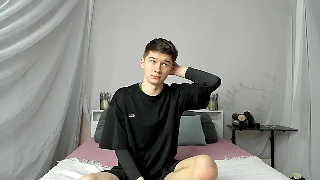 Snapshot of SherlockMax chatting on 4, 2, 2026 SherlockMax online show from 4, 2, 2026