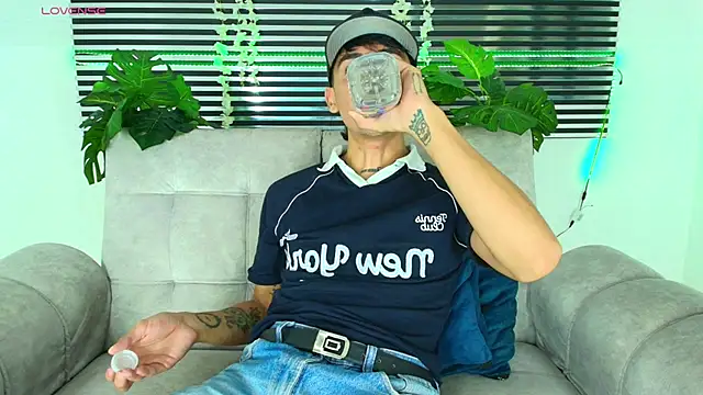 Snapshot of CamiiGuzmanX chatting on 17, 1, 2026 CamiiGuzmanX online show from 17, 1, 2026