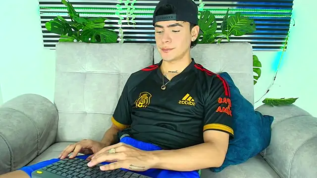 Snapshot of CamiiGuzmanX chatting on 2, 2, 2026 CamiiGuzmanX online show from 2, 2, 2026