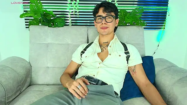 Snapshot of CamiiGuzmanX chatting on 4, 2, 2026 CamiiGuzmanX online show from 4, 2, 2026