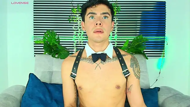 Snapshot of CamiiGuzmanX chatting on 6, 2, 2026 CamiiGuzmanX online show from 6, 2, 2026