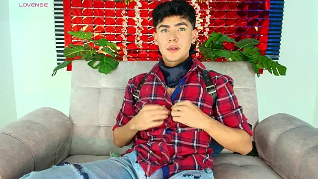 Snapshot of CamiiGuzmanX chatting on 12, 2, 2026 CamiiGuzmanX online show from 12, 2, 2026