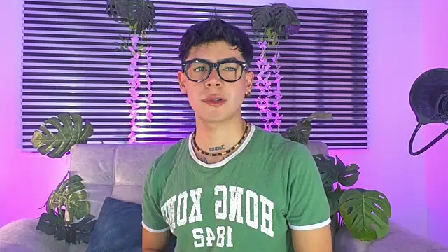 Snapshot of CamiiGuzmanX chatting on 24, 6, 2026 CamiiGuzmanX online show from 24, 6, 2026