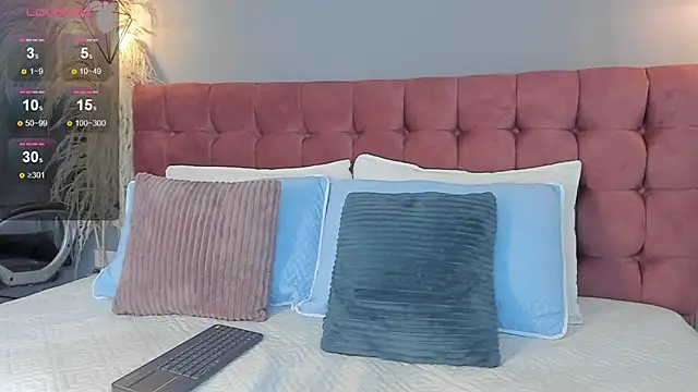 Snapshot of Tania_77_ chatting on 15, 12, 2025 Tania 77 online show from 15, 12, 2025