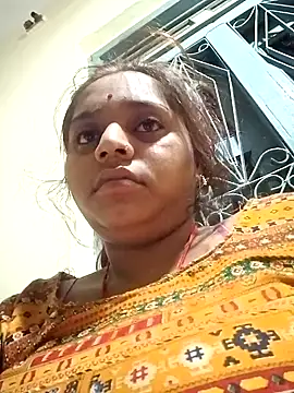 Snapshot of Hot_crety chatting on 10, 10, 2025 Hot crety online show from 10, 10, 2025