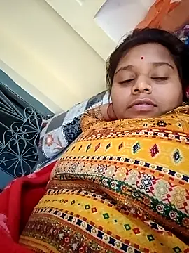 Snapshot of Hot_crety chatting on 8, 11, 2025 Hot crety online show from 8, 11, 2025