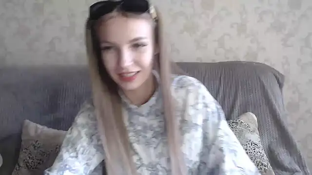Snapshot of HitGyrl chatting on 3, 6, 2026 HitGyrl online show from 3, 6, 2026